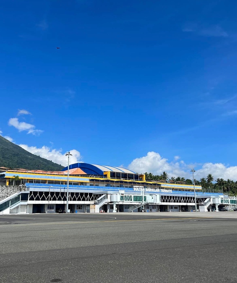 Aircraft on the apron at Sultan Babullah Airport, Ternate